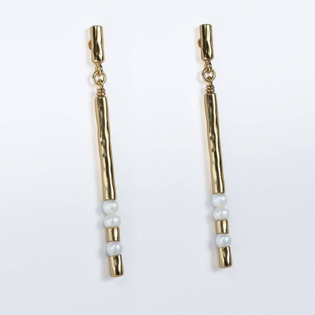 Prism - Linea Pearl Equestrian Earring