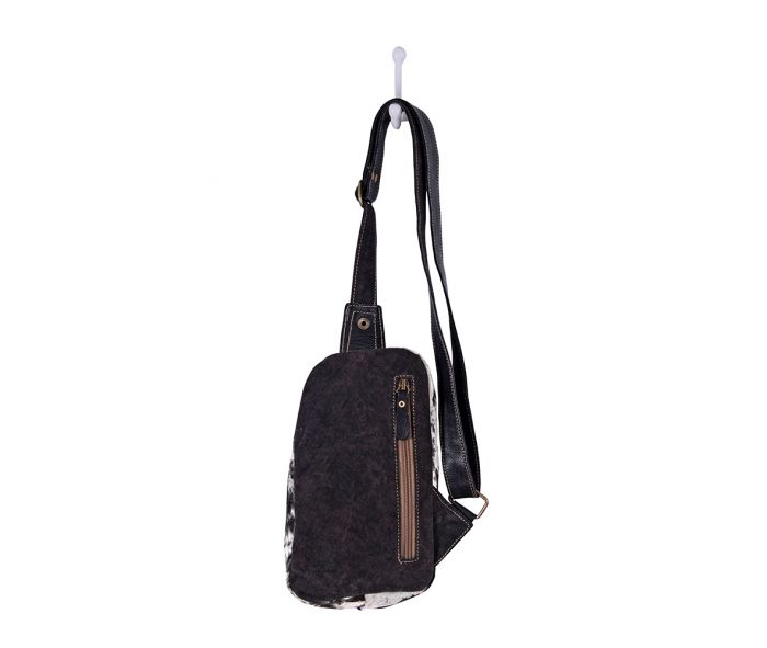 Robnette Ranch Fanny-Pack Bag in Dark & White