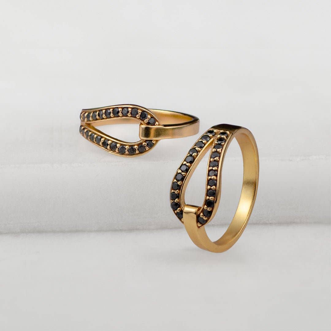 Levade - Moissanite Black Stone 14K Gold vermeil Horseshoe Earring