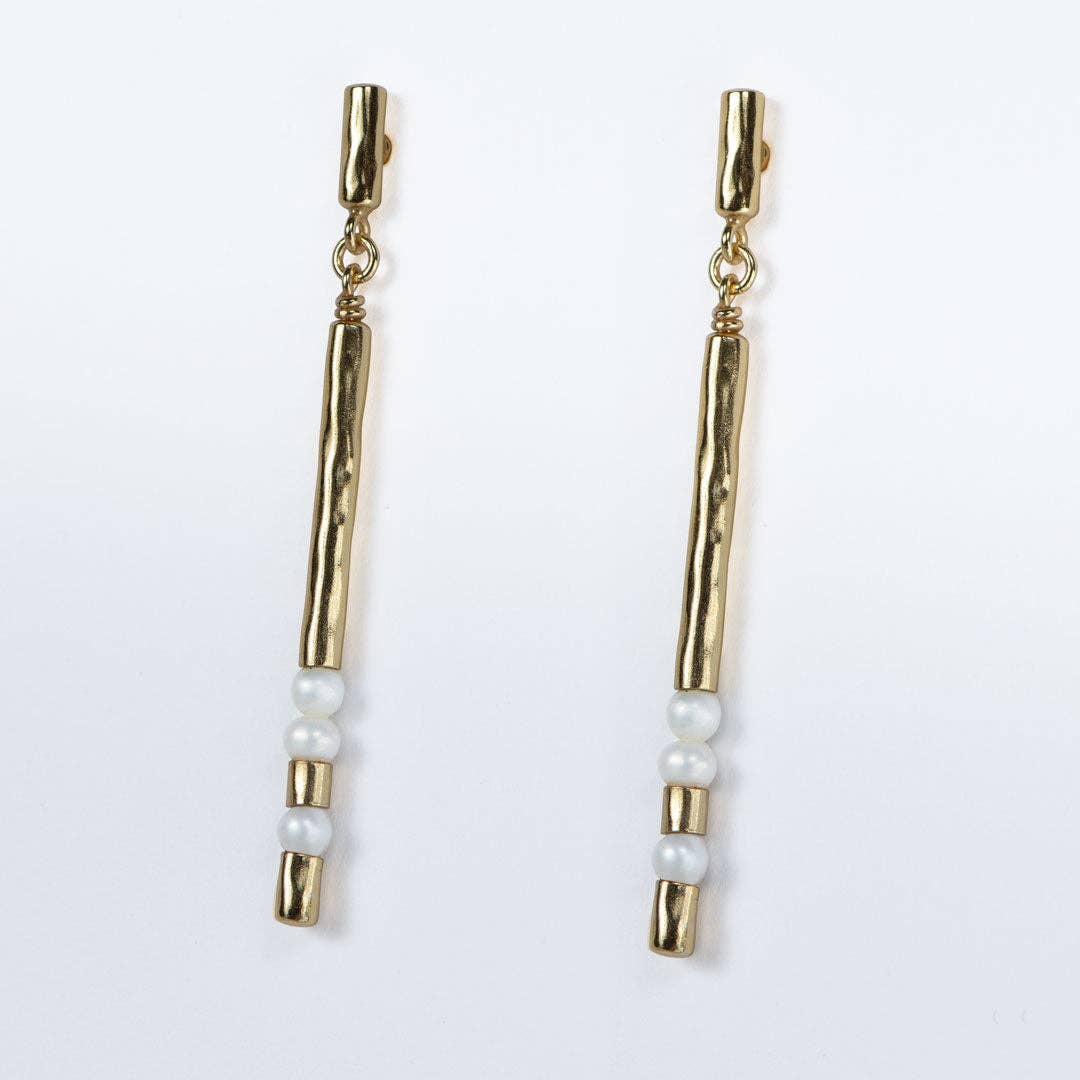 Prism - Linea Pearl Equestrian Earring